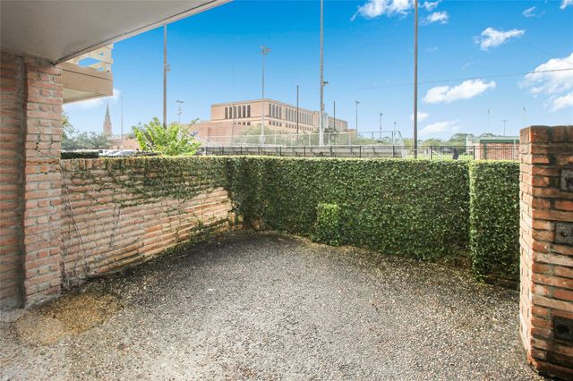 821 S Ripple Creek Drive 1, Houston, TX 77057