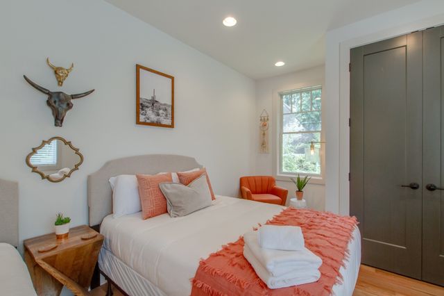 1813 Beech Ave Apt 1, Nashville, TN 37203