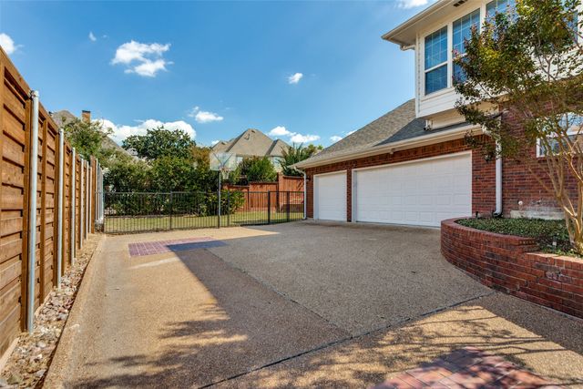 2103 Bay Club Drive, Arlington, TX 76013