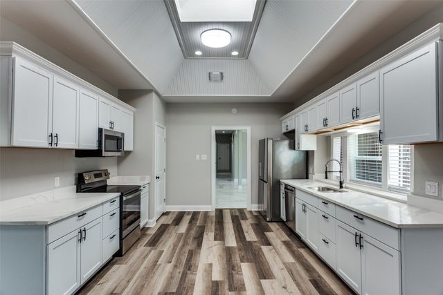 2103 Bay Club Drive, Arlington, TX 76013