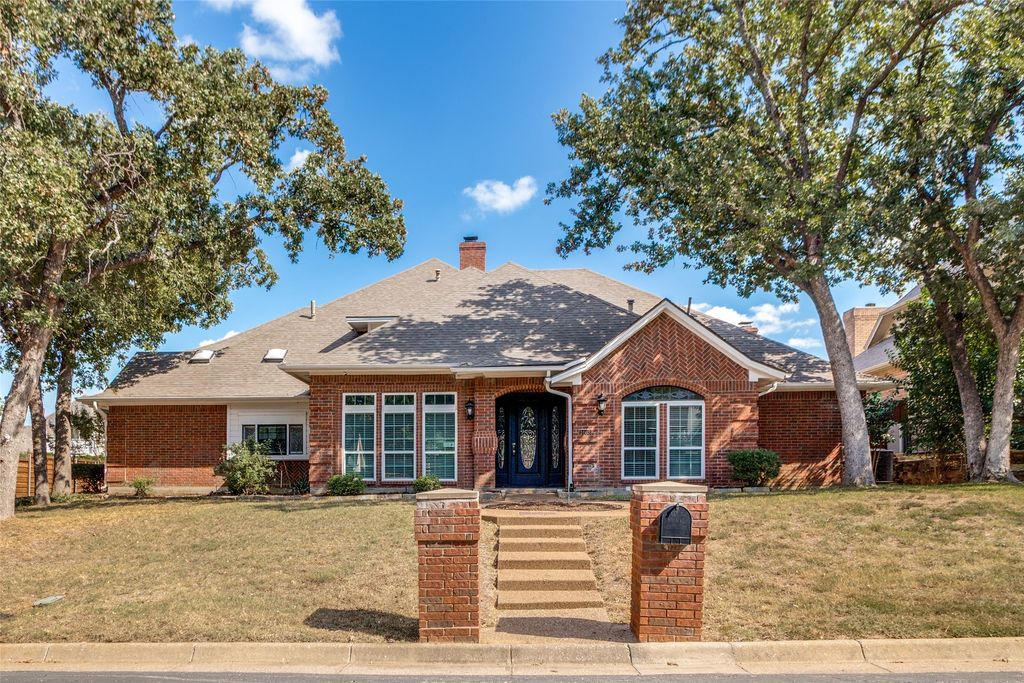 2103 Bay Club Drive, Arlington, TX 76013