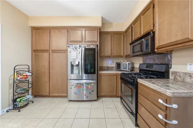 658 E. Phillips Boulevard, Pomona, CA 91766