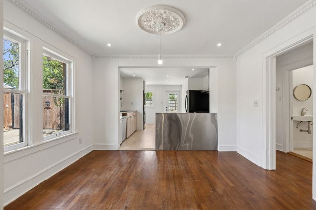 2511 Burlington Boulevard, Dallas, TX 75211