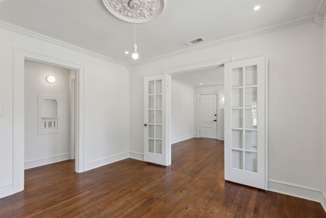 2511 Burlington Boulevard, Dallas, TX 75211