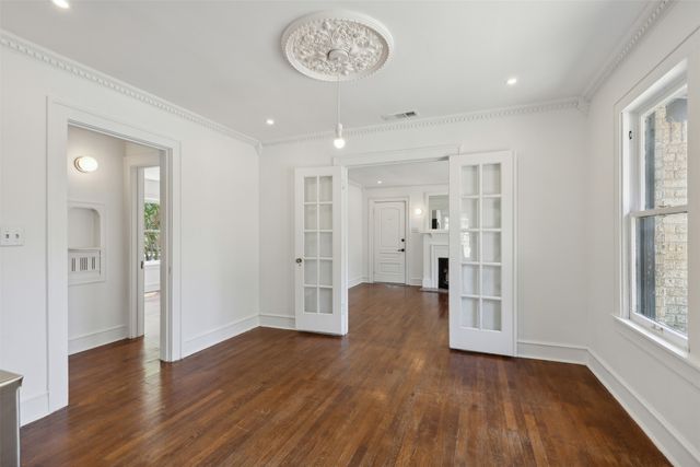 2511 Burlington Boulevard, Dallas, TX 75211