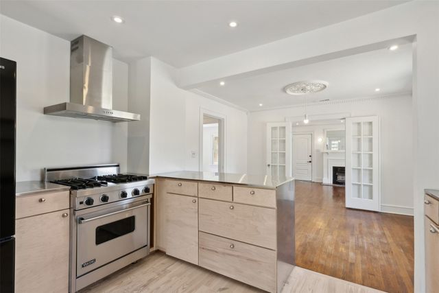 2511 Burlington Boulevard, Dallas, TX 75211