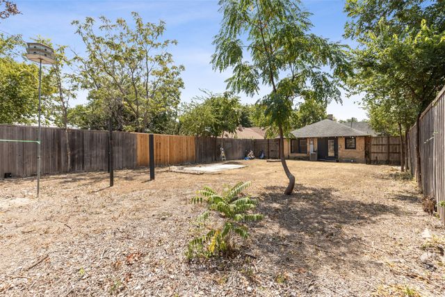 2511 Burlington Boulevard, Dallas, TX 75211