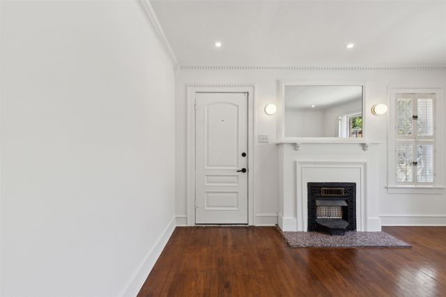 2511 Burlington Boulevard, Dallas, TX 75211