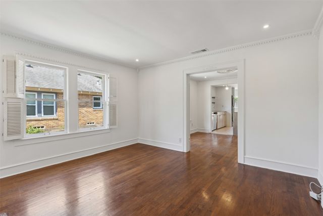 2511 Burlington Boulevard, Dallas, TX 75211