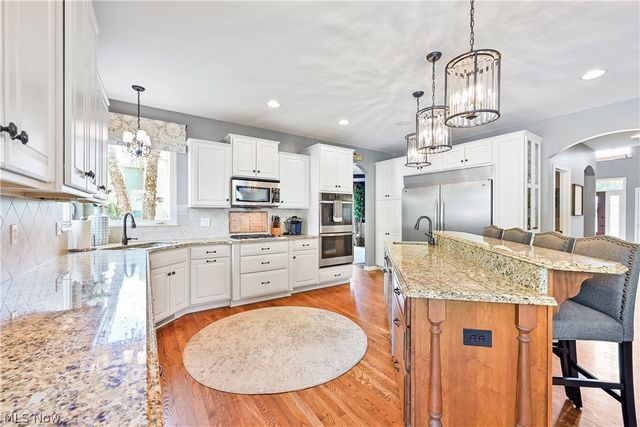 457 Cedarwood Road, Avon Lake, OH 44012
