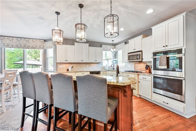 457 Cedarwood Road, Avon Lake, OH 44012