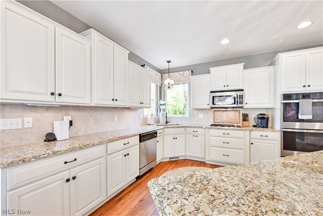 457 Cedarwood Road, Avon Lake, OH 44012