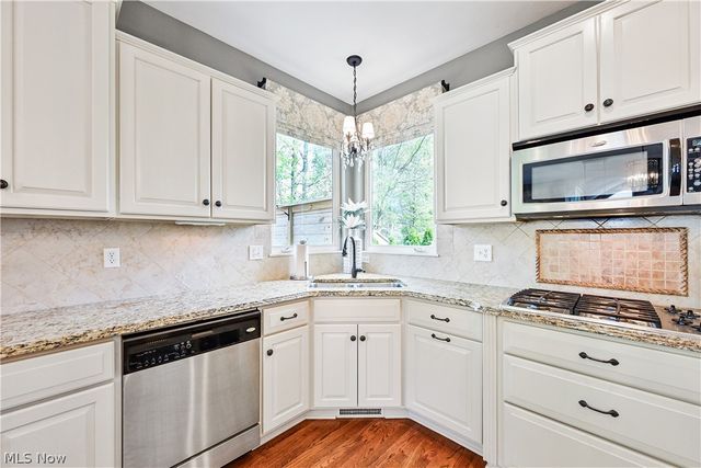 457 Cedarwood Road, Avon Lake, OH 44012