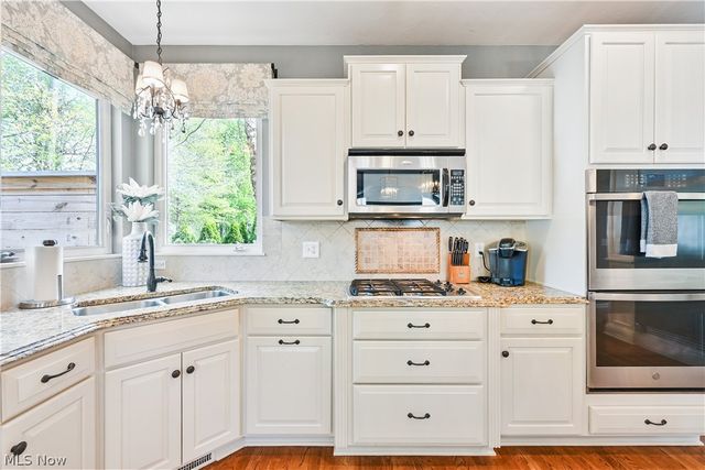 457 Cedarwood Road, Avon Lake, OH 44012