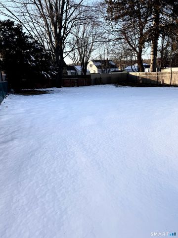 8 River Road, East Haven, CT 06512