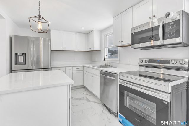 8 River Road, East Haven, CT 06512