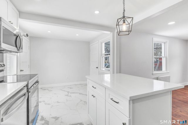 8 River Road, East Haven, CT 06512