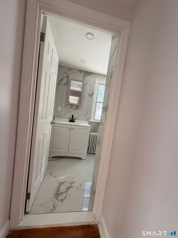 8 River Road, East Haven, CT 06512