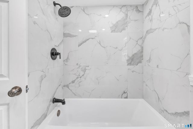 8 River Road, East Haven, CT 06512