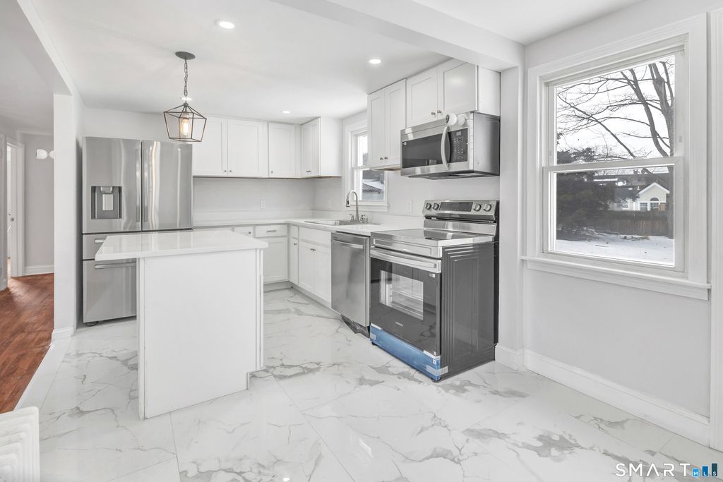 8 River Road, East Haven, CT 06512