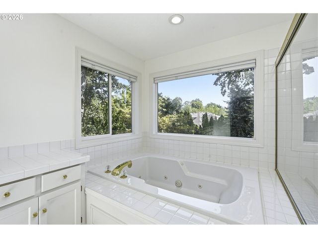 5326 DENTON Dr, Lake Oswego, OR 97035