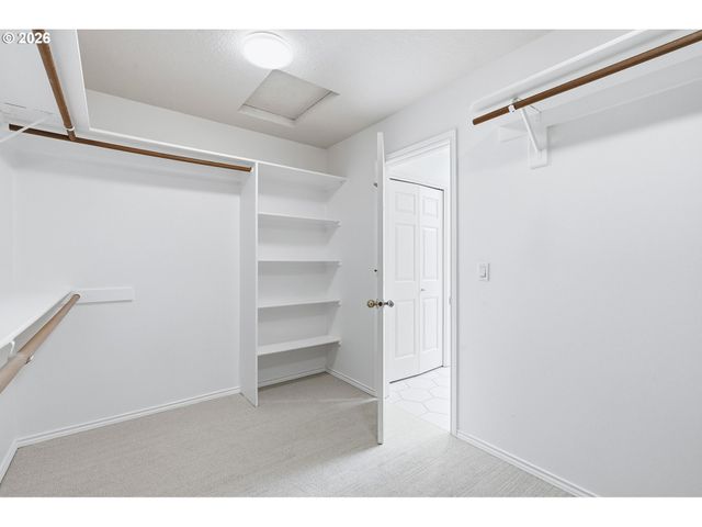 5326 DENTON Dr, Lake Oswego, OR 97035