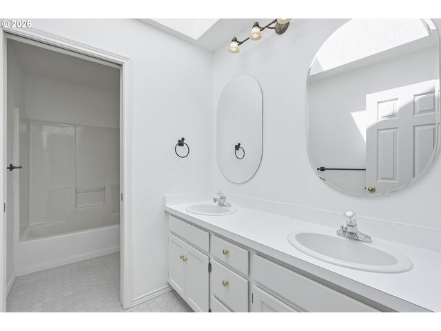 5326 DENTON Dr, Lake Oswego, OR 97035