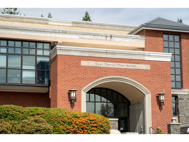 5326 DENTON Dr, Lake Oswego, OR 97035
