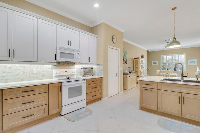 2260 NW Windemere Drive, Jensen Beach, FL 34957