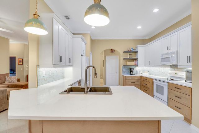 2260 NW Windemere Drive, Jensen Beach, FL 34957