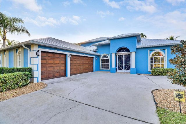 2260 NW Windemere Drive, Jensen Beach, FL 34957