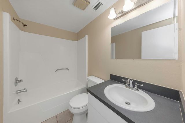 8804 BRIAR HOLLOW COURT, Tampa, FL 33634