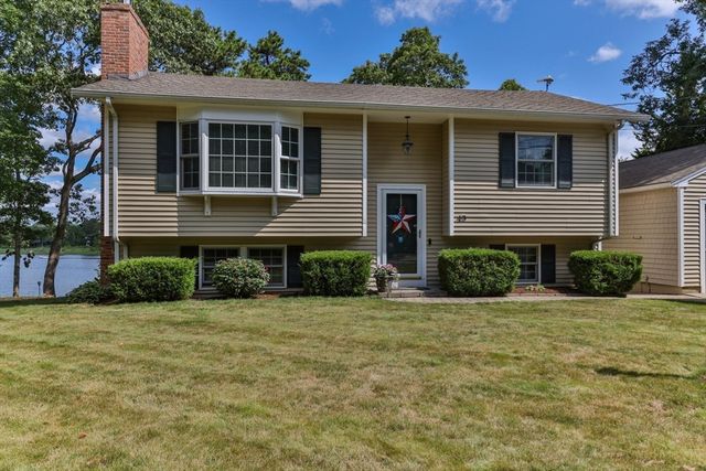 49 Edgewater Way, Wareham, MA 02571