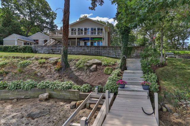 49 Edgewater Way, Wareham, MA 02571