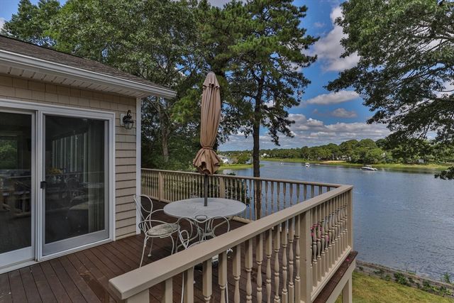 49 Edgewater Way, Wareham, MA 02571