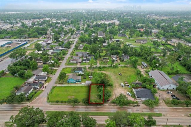 2422 E Crosstimbers Street, Houston, TX 77093