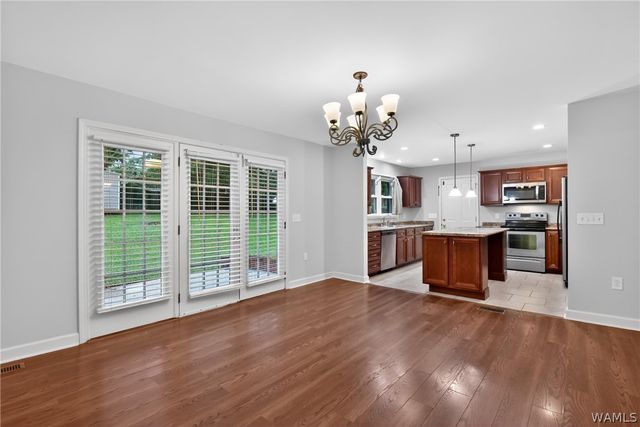 2715 Veterans Memorial, Tuscaloosa, AL 35404