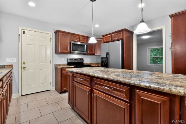 2715 Veterans Memorial, Tuscaloosa, AL 35404