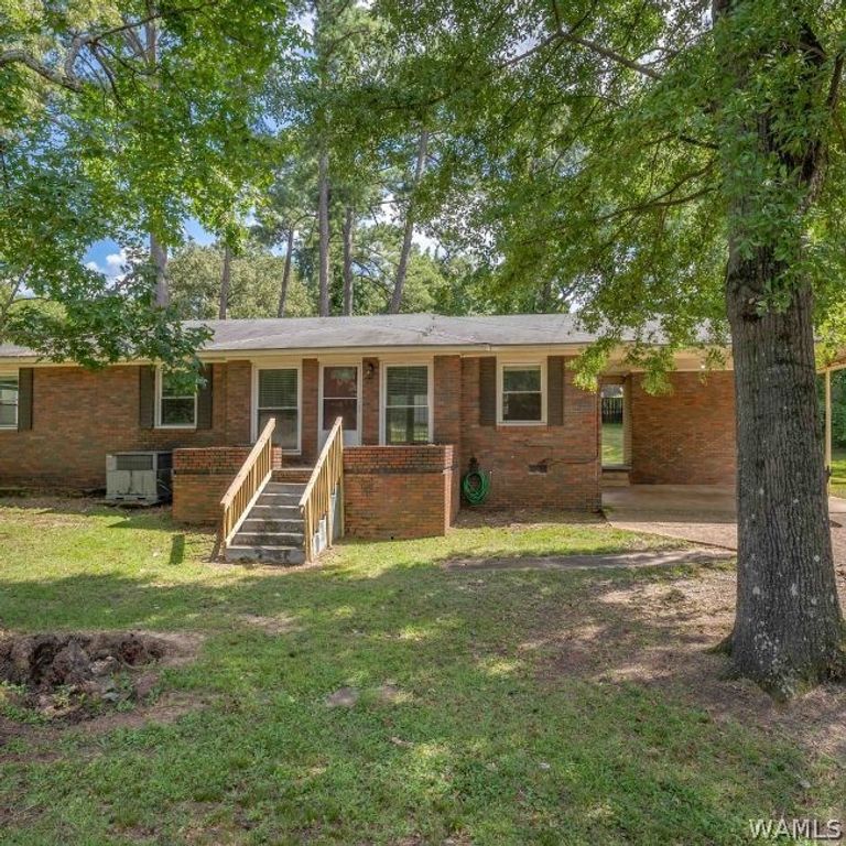 2715 Veterans Memorial, Tuscaloosa, AL 35404