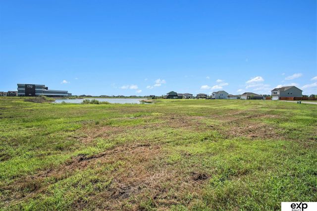 2048 Kara Way, Fremont, NE 68025