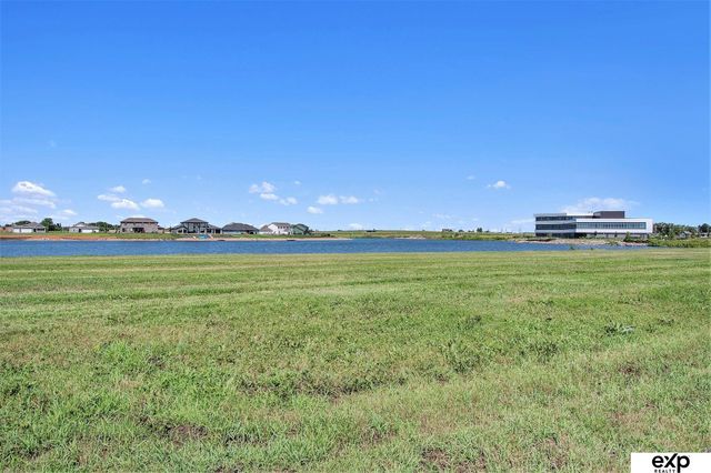 2048 Kara Way, Fremont, NE 68025