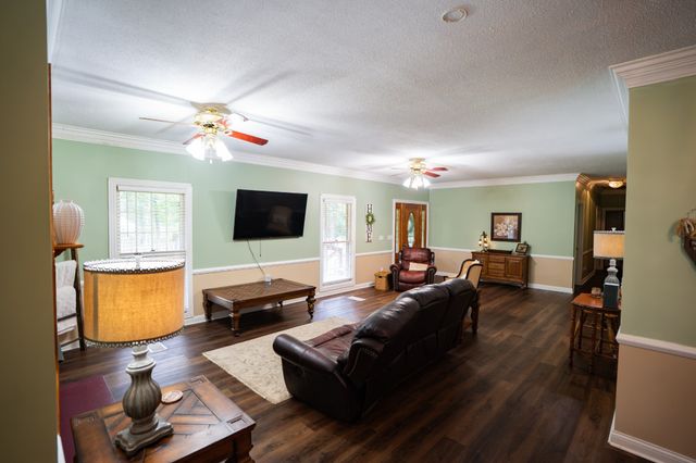 175 Sandy Cir, Springville, TN 38256