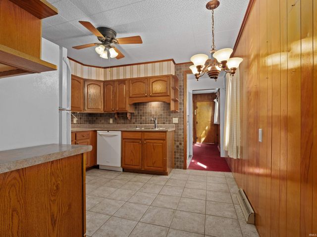 910 S Ijams Street, Garrett, IN 46738