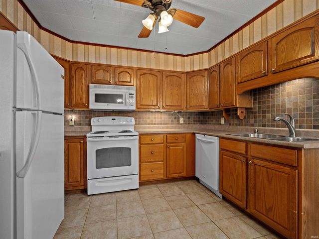 910 S Ijams Street, Garrett, IN 46738