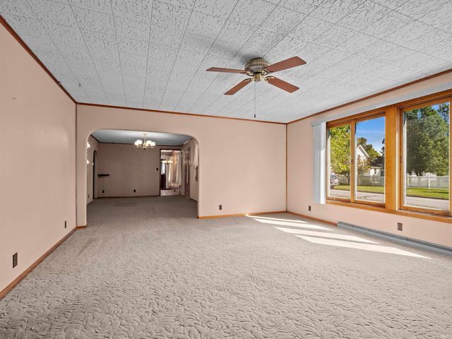 910 S Ijams Street, Garrett, IN 46738