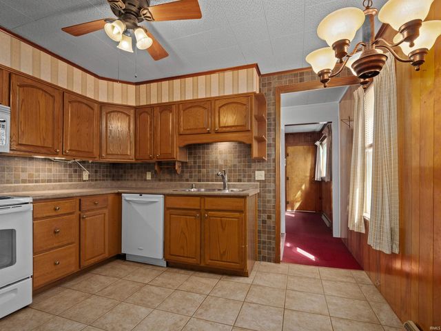 910 S Ijams Street, Garrett, IN 46738