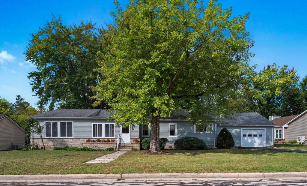 910 S Ijams Street, Garrett, IN 46738