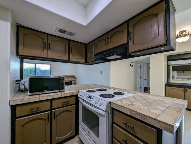 720 E Alice Avenue Unit 102, Phoenix, AZ 85020