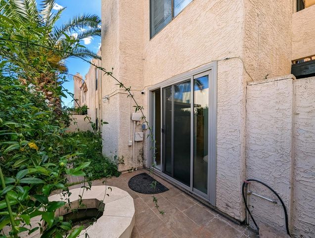 720 E Alice Avenue Unit 102, Phoenix, AZ 85020