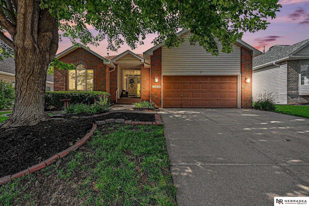 15024 Spaulding Street, Omaha, NE 68116
